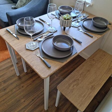מנספילד Lovely 2 Bedroom Serviced Apartment With Parking מראה חיצוני תמונה