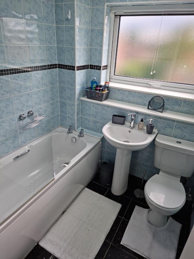 מנספילד Lovely 2 Bedroom Serviced Apartment With Parking מראה חיצוני תמונה