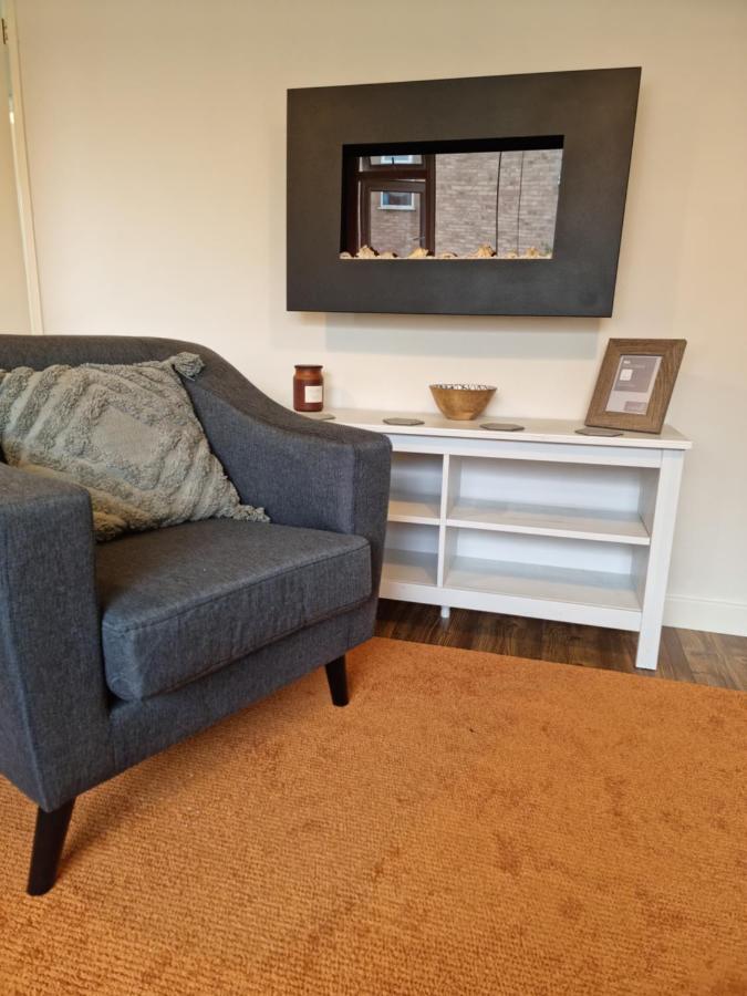 מנספילד Lovely 2 Bedroom Serviced Apartment With Parking מראה חיצוני תמונה